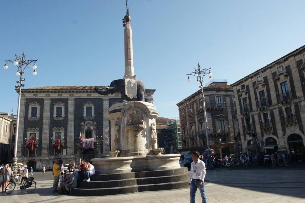 Palazzo Vitrano - Tourist Apartment كاتانيا المظهر الخارجي الصورة