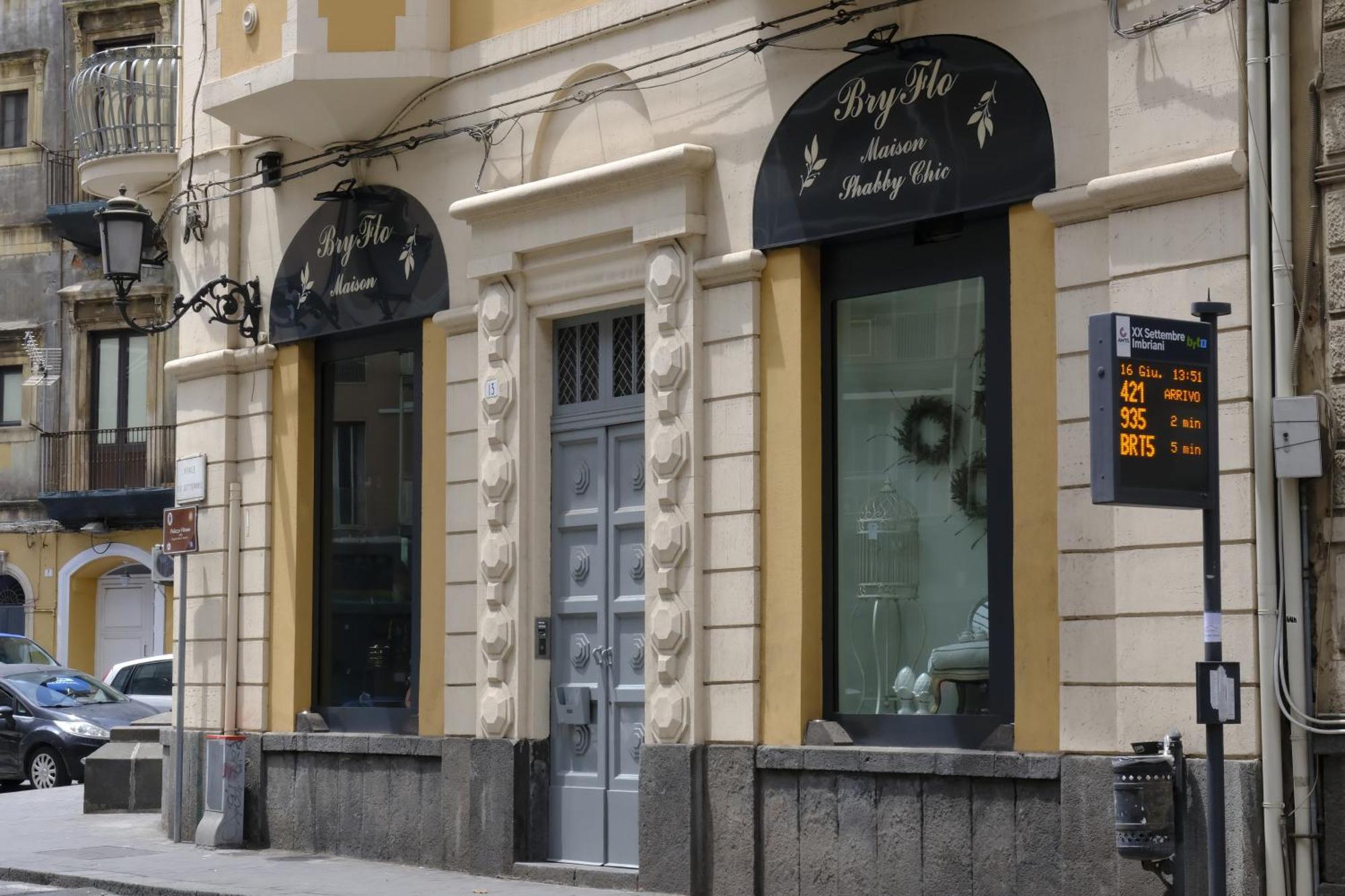 Palazzo Vitrano - Tourist Apartment كاتانيا المظهر الخارجي الصورة