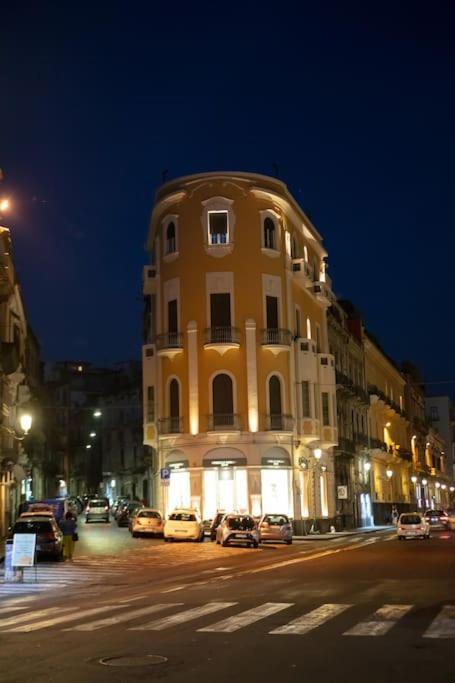 Palazzo Vitrano - Tourist Apartment كاتانيا المظهر الخارجي الصورة