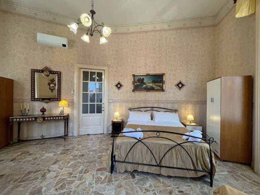 Palazzo Vitrano - Tourist Apartment كاتانيا المظهر الخارجي الصورة