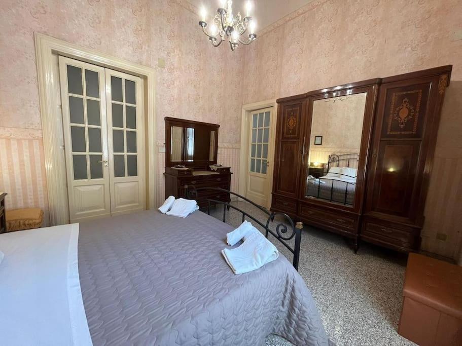Palazzo Vitrano - Tourist Apartment كاتانيا المظهر الخارجي الصورة