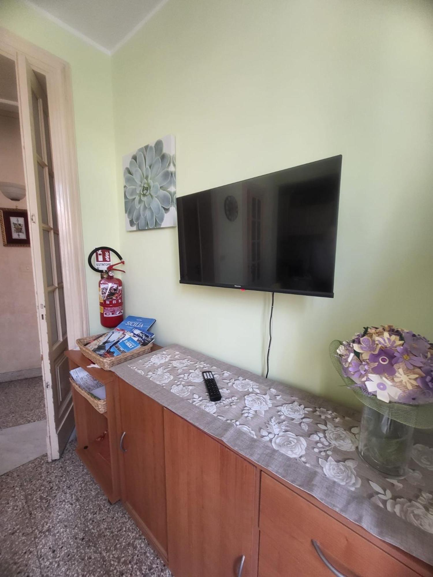 Palazzo Vitrano - Tourist Apartment كاتانيا المظهر الخارجي الصورة
